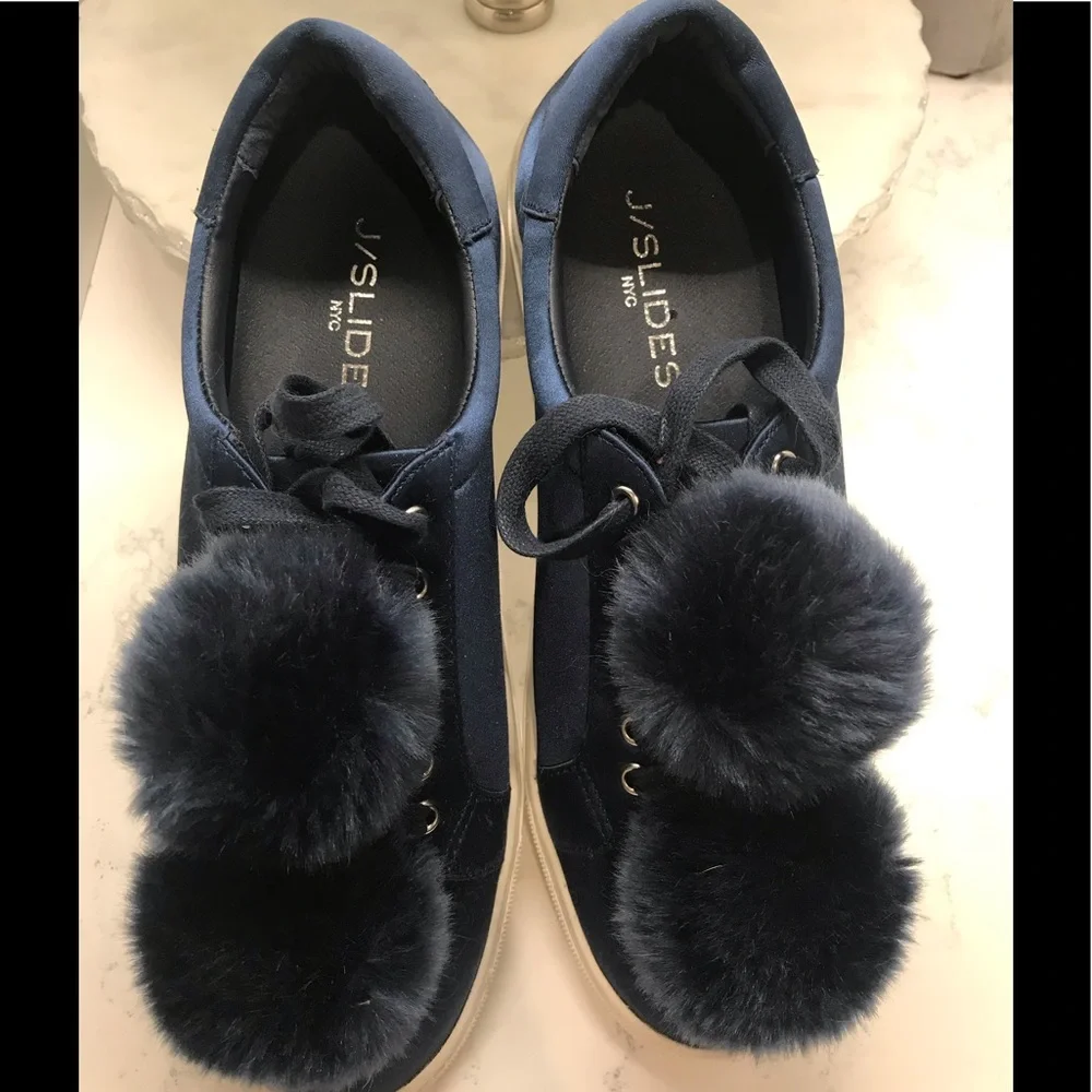 J/Slides NEW Here/Now Kim Genuine Fox Fur Poms